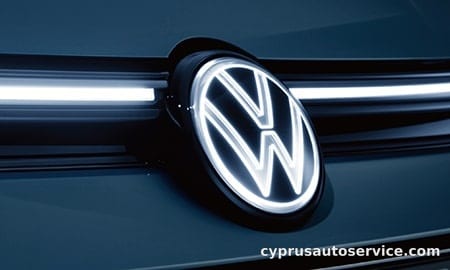 VOLKSWAGEN GOLF TDI R LINE