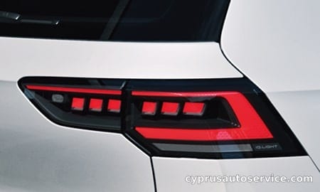 VOLKSWAGEN GOLF TDI R LINE
