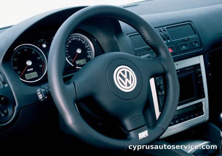 VOLKSWAGEN GOLF R32