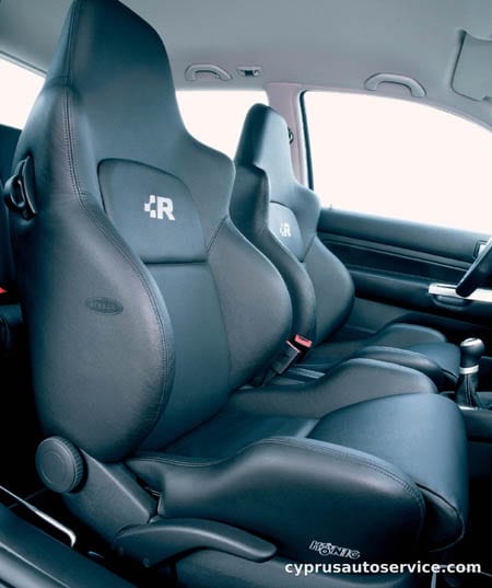 VOLKSWAGEN GOLF R32