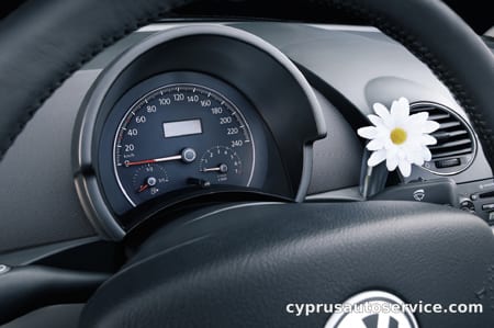 VOLKSWAGEN NEW BEETLE BASE GRADE
