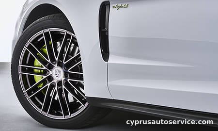 PORSCHE PANAMERA 4 E-HYBRID