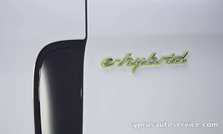PORSCHE PANAMERA 4 E-HYBRID