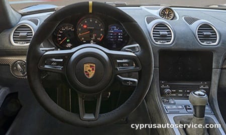 PORSCHE 718 CAYMAN GT4 RS