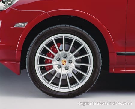 PORSCHE CAYENNE GTS