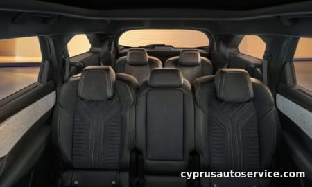 PEUGEOT 5008 GT HYBRID