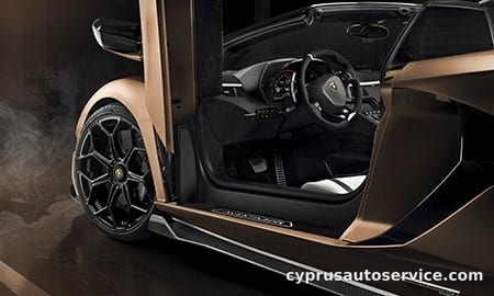LAMBORGHINI AVENTADOR SVJ ROADSTER