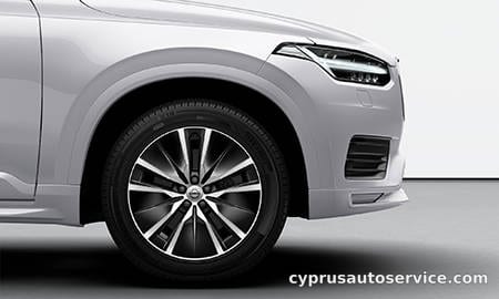 VOLVO XC90 T5 AWD MOMENTUM