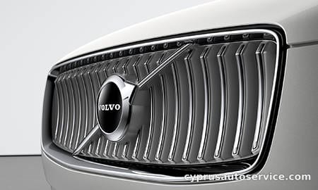 VOLVO XC90 T5 AWD MOMENTUM