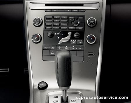 VOLVO XC60 T6 R-DESIGN