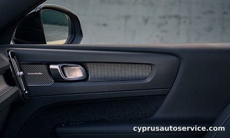 VOLVO XC40 PLUS B3