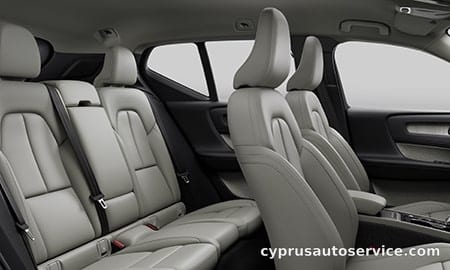 VOLVO XC40 PLUS B4 AWD
