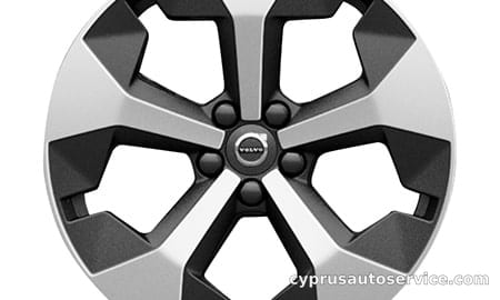 VOLVO XC40 PLUS B3