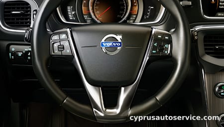 VOLVO V40 T4
