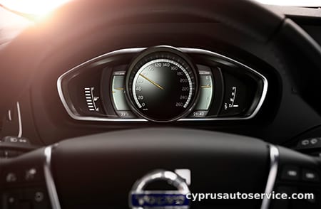 VOLVO V40 T4 SE