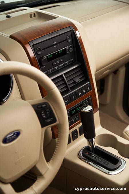 FORD EXPLORER V8 EDDIE BAUER