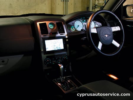 CHRYSLER 300C SRT8