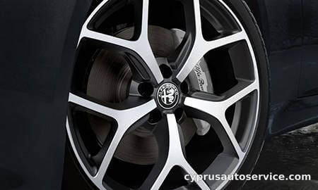 ALFA ROMEO GIULIA SUPER MONOCHROME EDITION