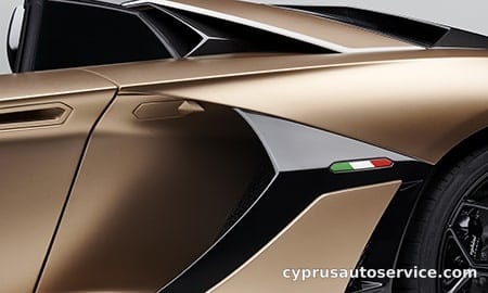 LAMBORGHINI AVENTADOR SVJ ROADSTER