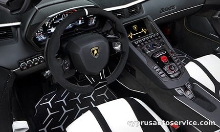LAMBORGHINI AVENTADOR SVJ ROADSTER
