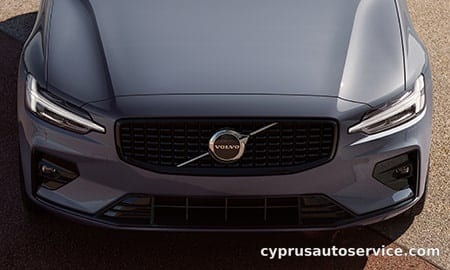 VOLVO V60 ULTIMATE B4 DARK EDITION