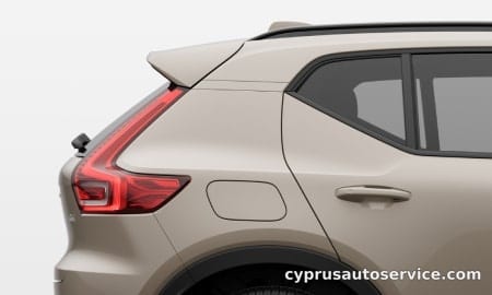 VOLVO XC40 ULTRA B4 AWD DARK EDITION SAND DUNE