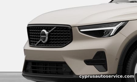 VOLVO XC40 ULTRA B4 AWD DARK EDITION SAND DUNE