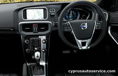 VOLVO V40 T5 R-DESIGN