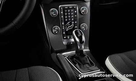 VOLVO V40 CROSS COUNTRY D4 DYNAMIC EDITION