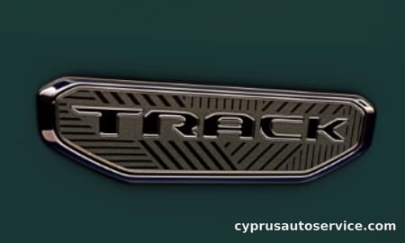 CHRYSLER JEEP JEEP COMMANDER TRACK EDITION