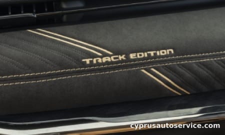 CHRYSLER JEEP JEEP COMMANDER TRACK EDITION