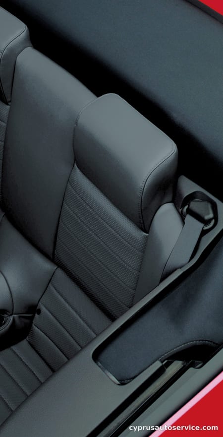 FORD MUSTANG V6 CONVERTIBLE PREMIUM