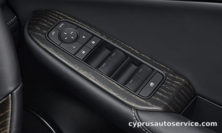 LEXUS IS300H VERSION L
