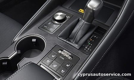 LEXUS IS300H VERSION L