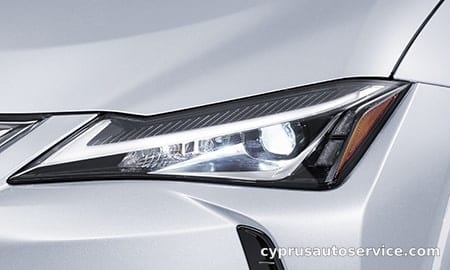 LEXUS UX300H GRACEFUL EXPLORER