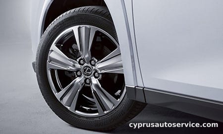 LEXUS UX300H GRACEFUL EXPLORER