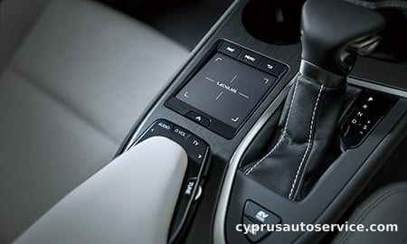 LEXUS UX200