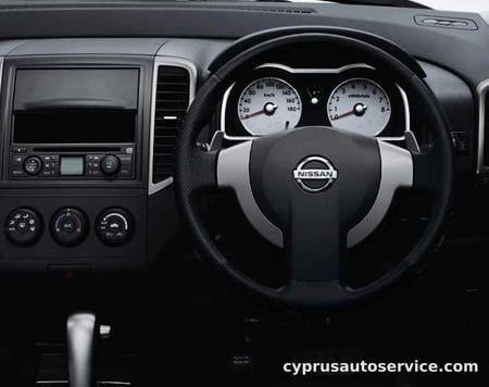 NISSAN WINGROAD 15M AUTHENTIC