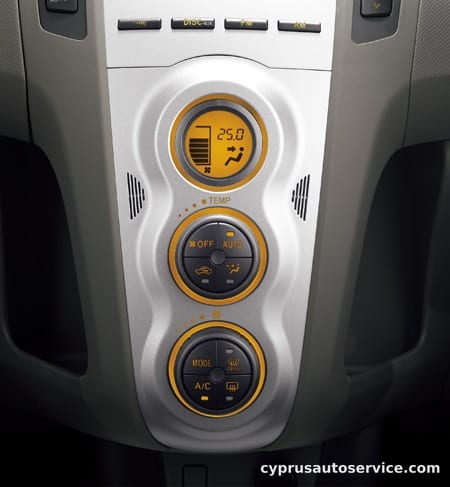 TOYOTA VITZ U