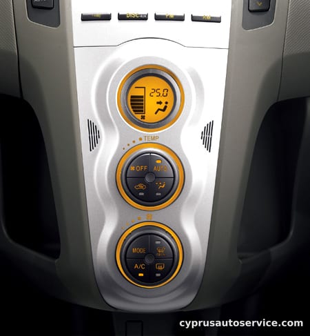 TOYOTA VITZ U