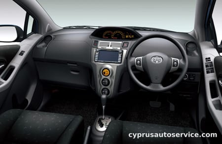 TOYOTA VITZ U