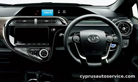 TOYOTA AQUA CROSSOVER GLAM