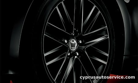 TOYOTA CROWN HYBRID ROYAL SALOON BLACK STYLE