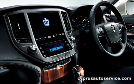 TOYOTA CROWN HYBRID ROYAL SALOON BLACK STYLE