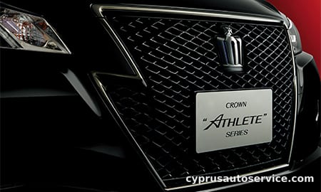 TOYOTA CROWN HYBRID ROYAL SALOON BLACK STYLE