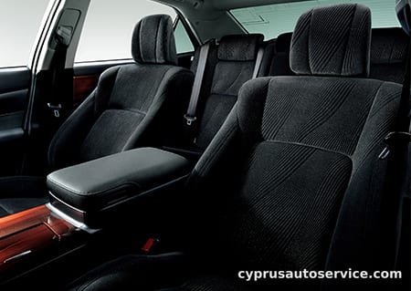 TOYOTA CROWN HYBRID ROYAL SALOON BLACK STYLE