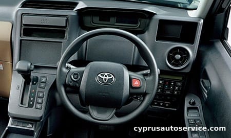 TOYOTA JPN TAXI NAGOMI