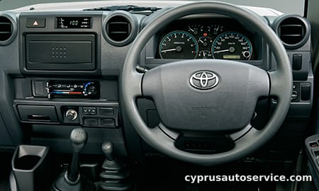 TOYOTA LAND CRUISER 70 PICK UP