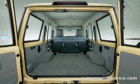 TOYOTA LAND CRUISER 70 PICK UP