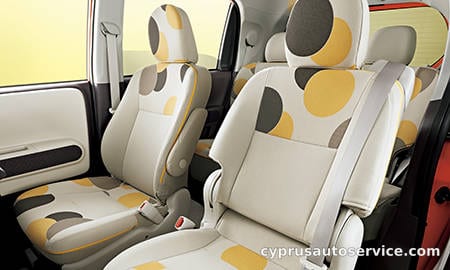 TOYOTA PORTE F A LA MODE TROIS